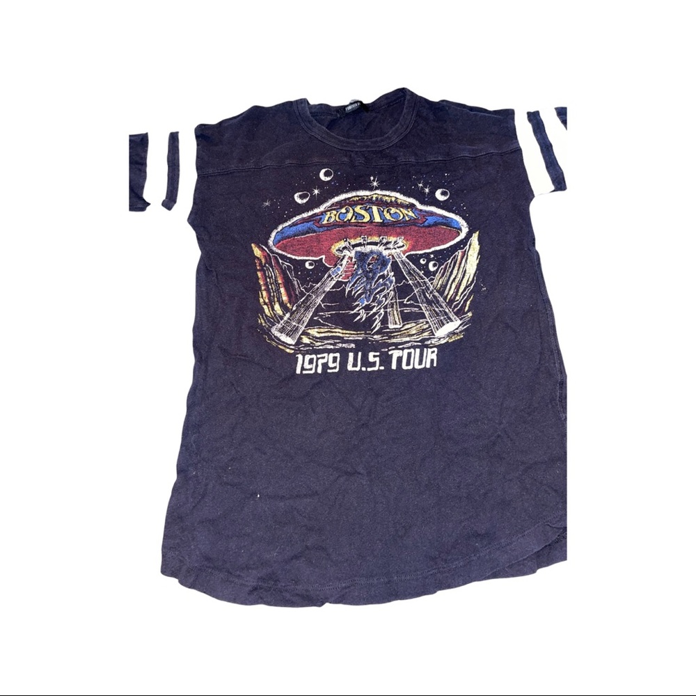 Forever 21 Vintage Style BOSTON world Tour T-Shirt // Small
